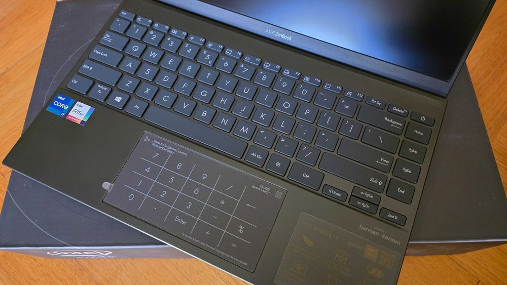 ASUS ZenBook 14 UX425EA-BM114T 14'' Intel Core i7 16GB RAM 512GB SSD