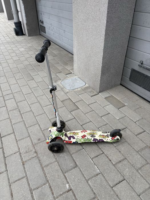 Hulajnoga trzykolowa