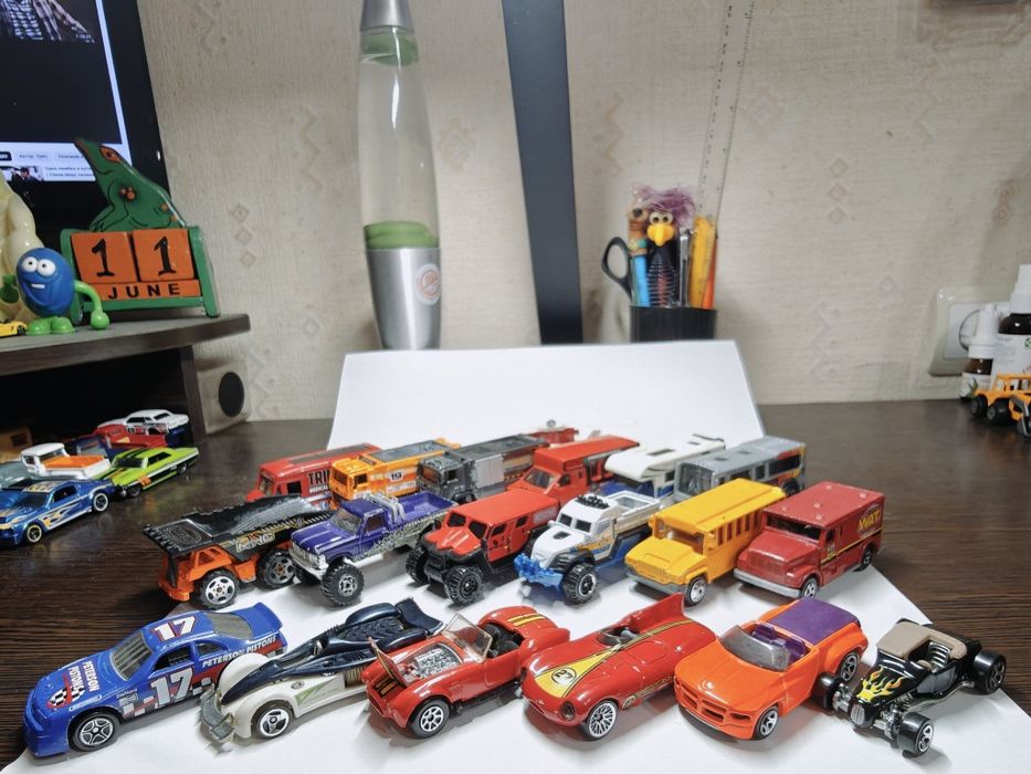 Машинки модели hot wheels matchbox