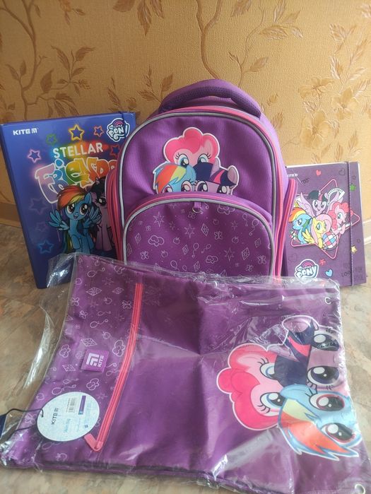 Продам набор kite для дівчинки 1-4 клас