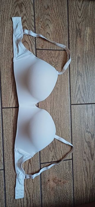 Kremowy biustonosz Secret Possessions w r. 85 E