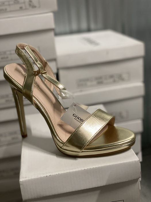 Sprzedam buty damskie hurtowo okazja.