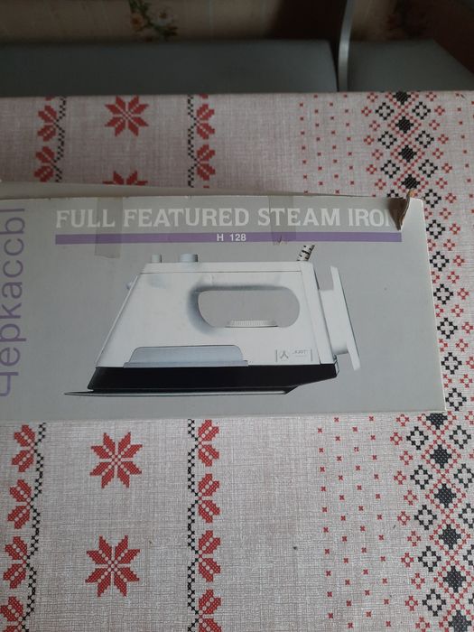 Утюг с отпаривателем новый