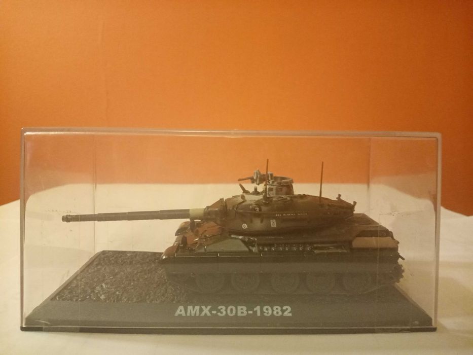 Model czołgu AMX-30 z wyd. Amercom .