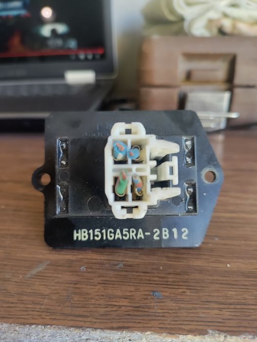 Резистор реостат регулятора скорости обдува печки на Mazda 626