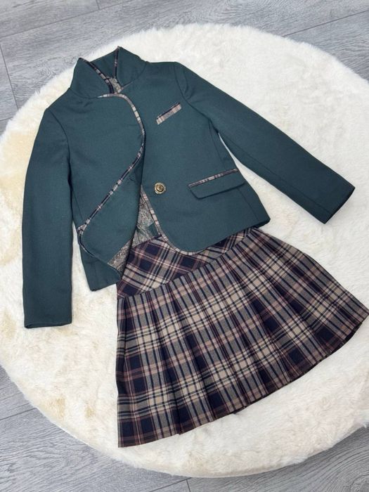 Шкільна форма для дівчинки