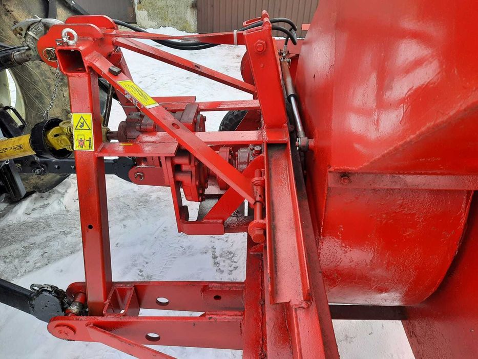 Pług wirnikowy do odśnieżania