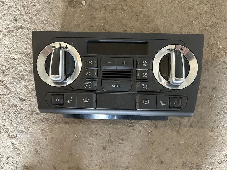 Panel klimatyzacji Audi A3 8p lift 8P0820043BN