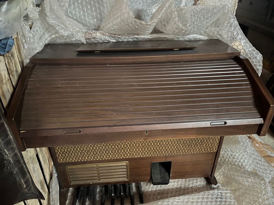 Piano musical em bom estado