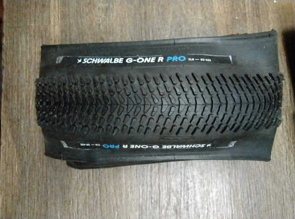 Opony gravelowe Continental, Pirelli