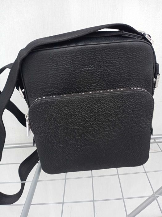 Hugo Boss skórzana torba na ramię