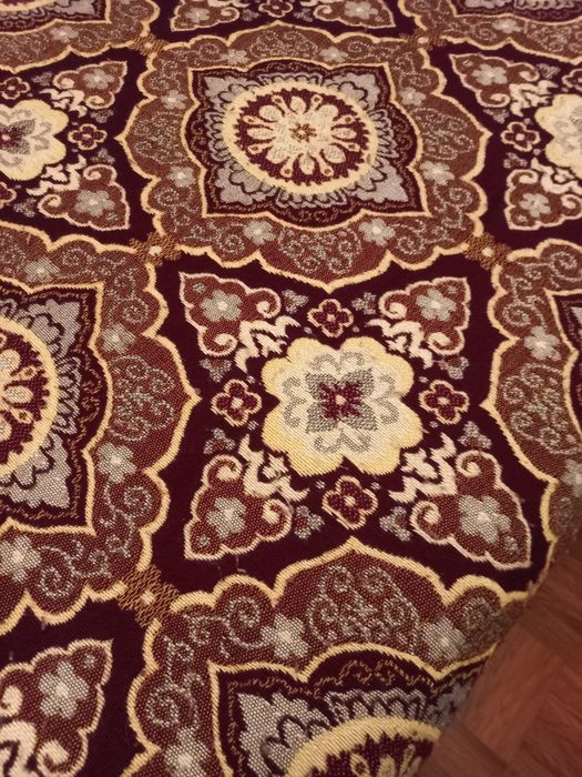 Colcha cobertor com franja em tons bordeau e amarelo