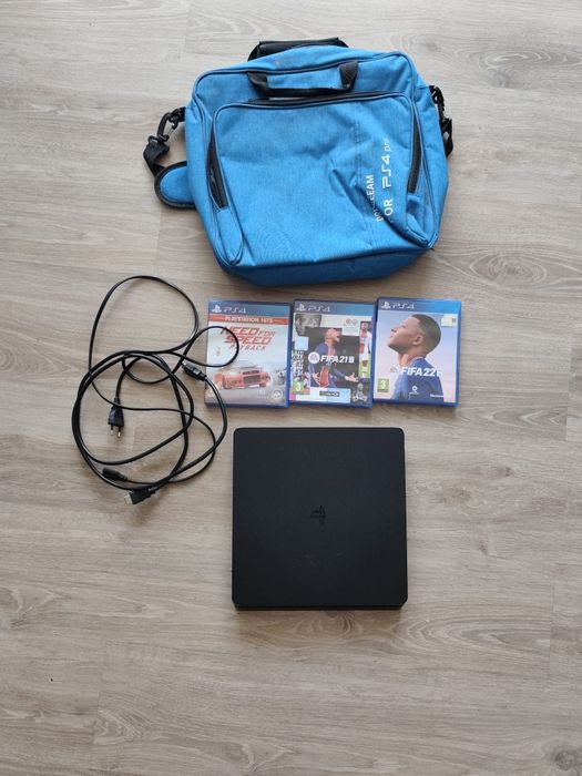 PlayStation 4 com bolsa de transporte