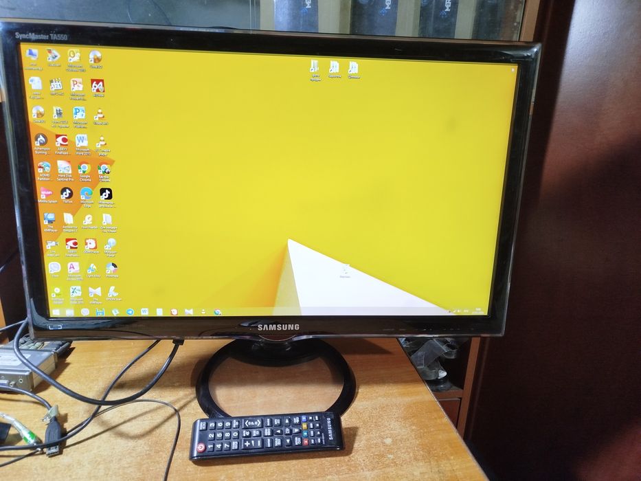 Б.в.монітор 24"+TV тюнер з пультом