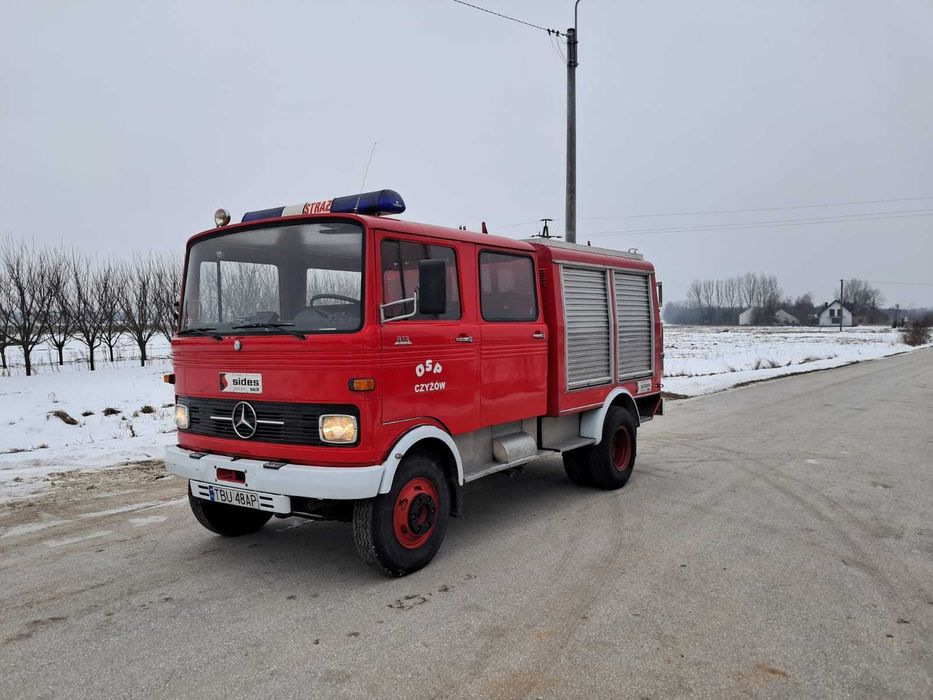 Wóz pożarniczy Mercedes Benz