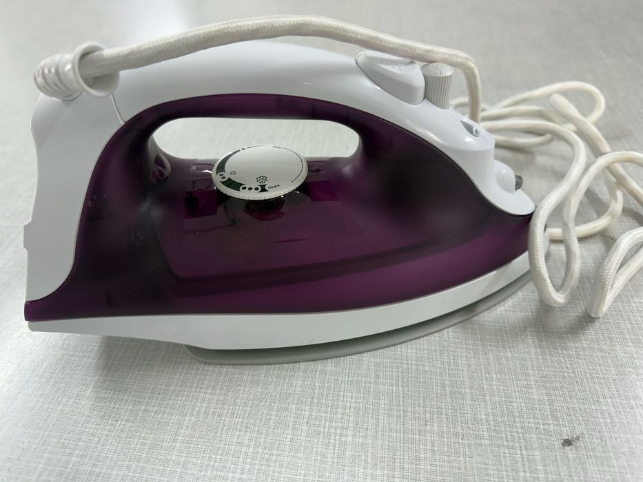 Ferro engomar novo