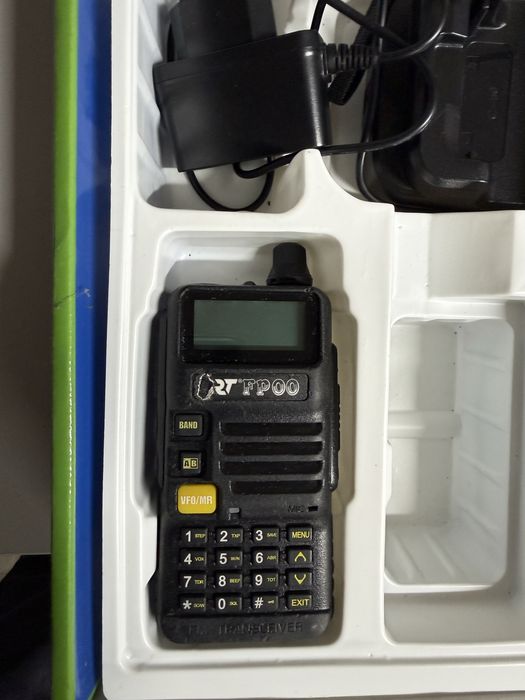 UHF/VHF Portable Transceiver447069842257356801