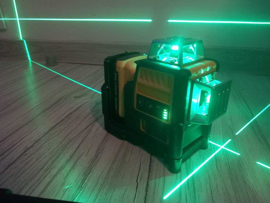 Poziomica laserowa 12 linii, 3D. 360° zielony laser samopoziomujący