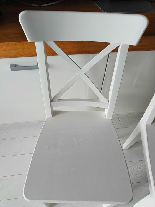 2 białe krzesła IKEA INGOLF w dobrym stanie – świeżo malowane