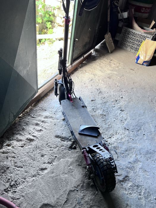 Trotineta eletrica desmontada