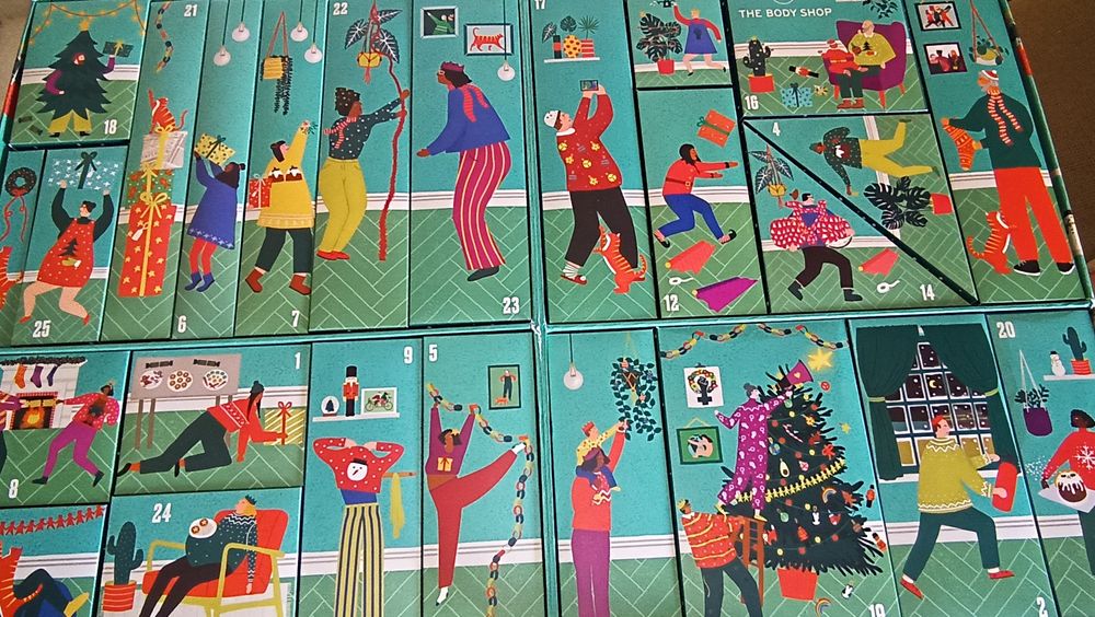 Antiga grande caixa advento da body shoop para decoração