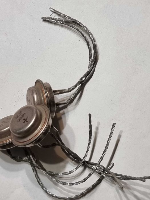 Продам Транзистор П 210Б