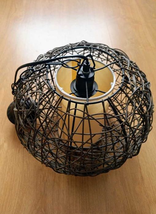 Candeeiro interior/exterior em vime e metal