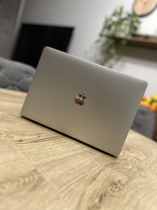 Jak Nowy MacBook M1 256GB