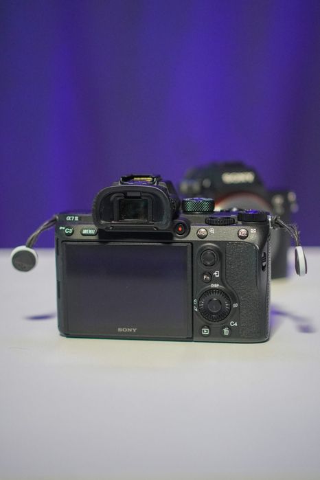 2 Câmaras Sony A7 III – Excelente Estado - com Grip/punho e 4 Baterias