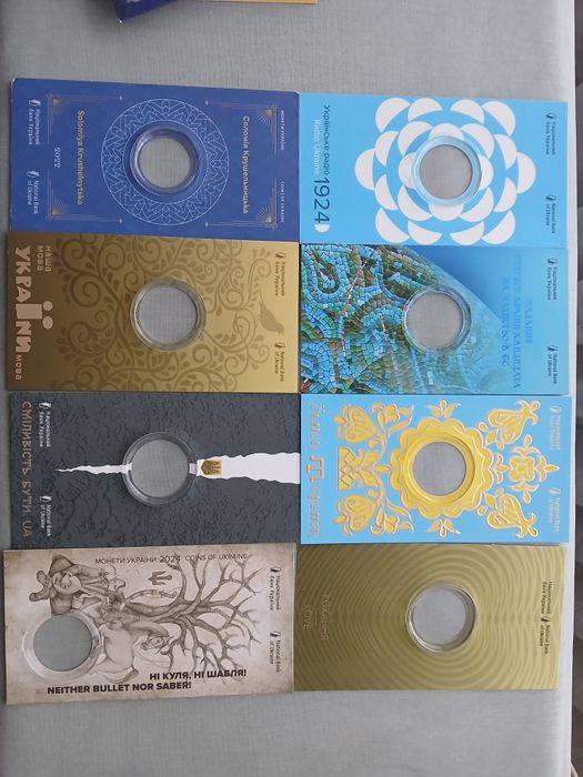 Продам буклети для монет України