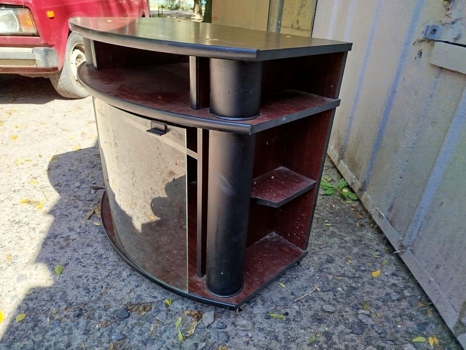 Продам тумбу під телевізор б/у