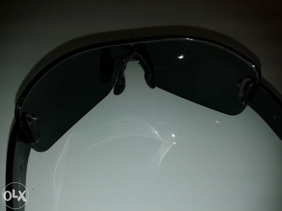 Vendo óculos Emporio Armani novos.
