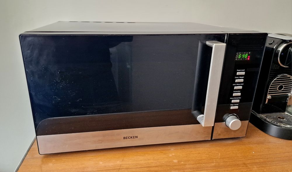 Microndas  e grill. Marca Becken, muito pouco usado