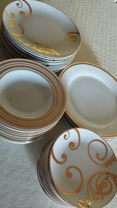 Serviço de jantar da Zara Home composto por 12 pratos rasos, 12 sopa,