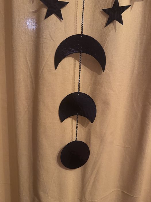 Wisząca dekoracja Killstar Cosmic projection czarna księżyc gwiazdy