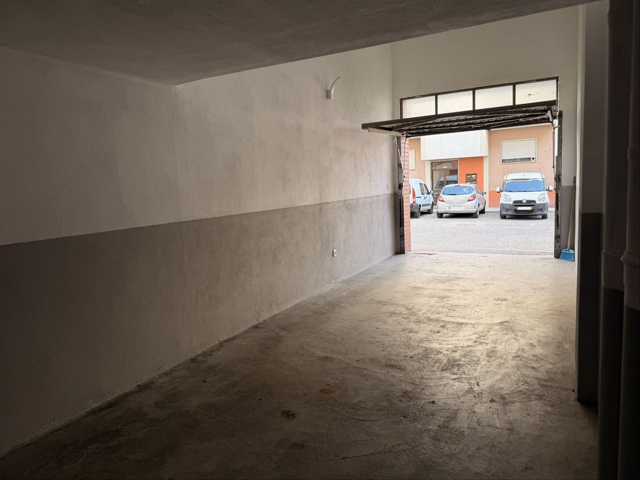 Garagem ampla 47,5 m² com mezanino | Pequeno armazém