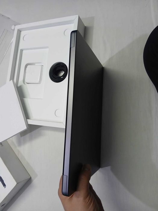 MacBook Pro M4 c/ Caixa + Carregador