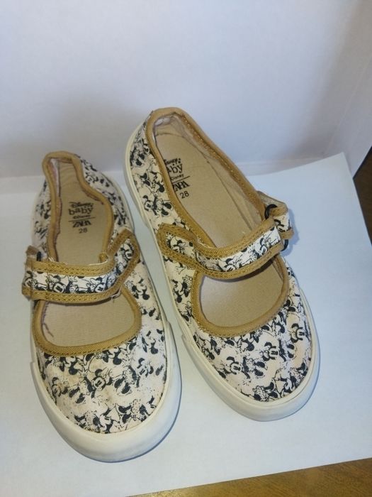 Взуття для дівчаток