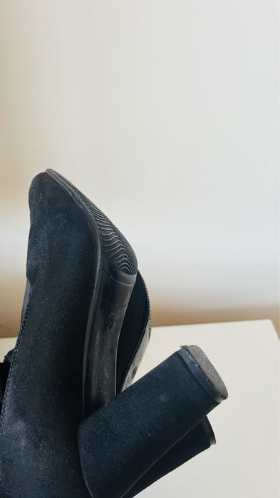 Botas pretas com salto