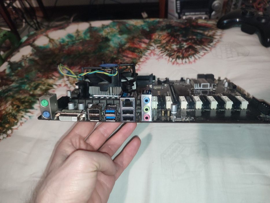 Материнская плата ASRocK майнинг версия H110 PRo BTC+
