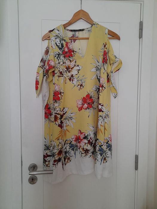 Vestido floral Zara