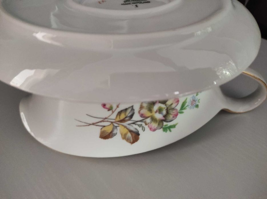 Sosjerka duża, porcelana Karolina