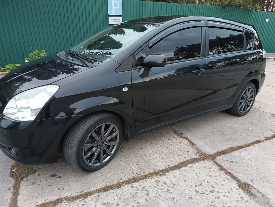Тойота версо.в гарному стані