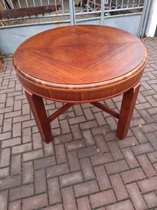 Okrągły stół różne ceny. Transport