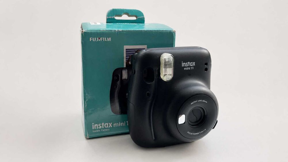 Fujifilm Instax Mini 11 Charcoal Gray + 8 klisz + pudełko