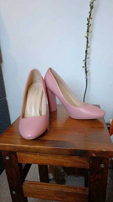 Czółenka różowe.