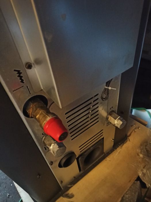 Piec kominek 18 KW  z płaszczem wodnym na pellet