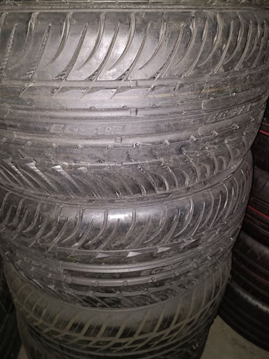 Pneus  215/40/16