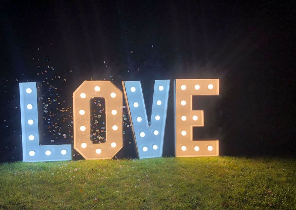 Wynajmę napis LOVE