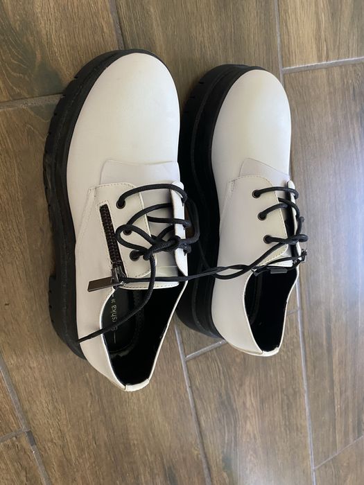 Buty platforma  damskie Bershka